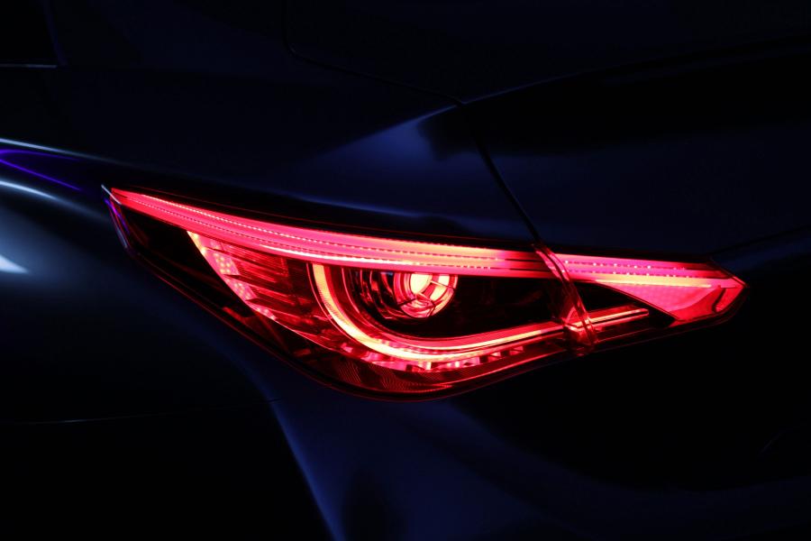  Infiniti LE Pure-Electric Concept 2012 года  (фото 6 из 30)